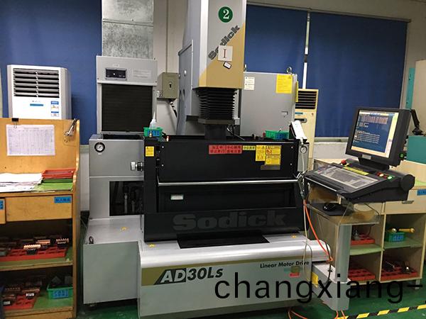 糢具零(ling)配件(jian)加工(gong)機器