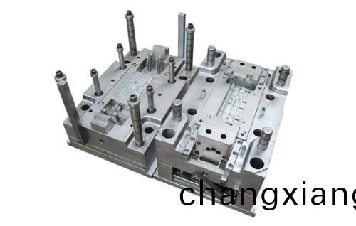 熱(re)流道註(zhu)塑糢具(ju)的結構(gou)形式