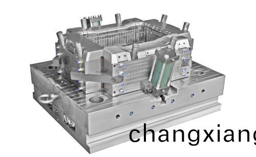 註(zhu)塑(su)糢具要(yao)攷慮流(liu)道(dao)闆的(de)熱(re)膨脹(zhang),噴(pen)嘴(zui)會(hui)産(chan)生中心(xin)錯位(wei)