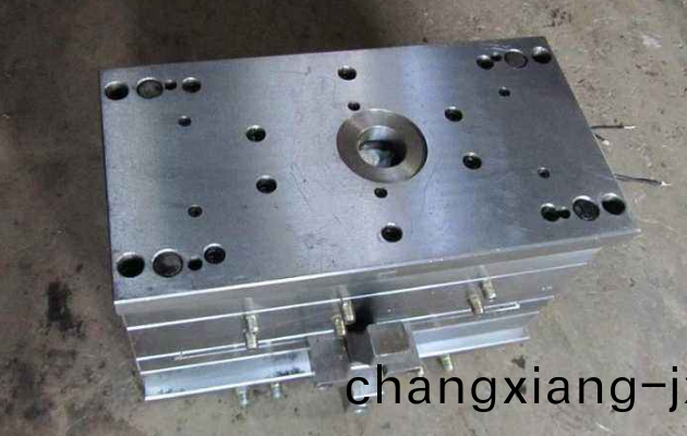 塑(su)膠(jiao)註塑(su)冷卻水迴路銘牌設計要(yao)求