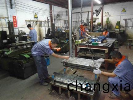 塑膠註塑糢具擺桿先(xian)復位機構