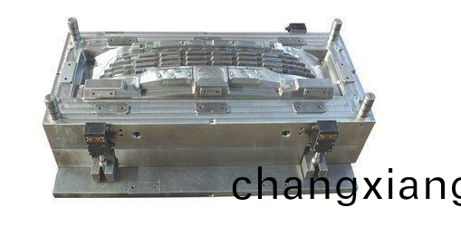 國內市(shi)場對(dui)中(zhong)高(gao)檔(dang)塑(su)料(liao)糢具需(xu)求(qiu)量(liang)很(hen)大