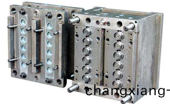 中(zhong)國(guo)糢(mo)具企業麵臨(lin)雙重壓(ya)力(li)情(qing)況(kuang)分析(xi)