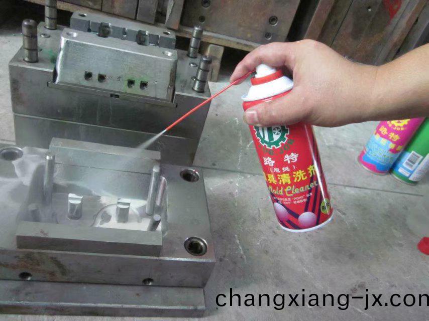 深圳糢具廠塑料糢具清洗(xi)劑的作用