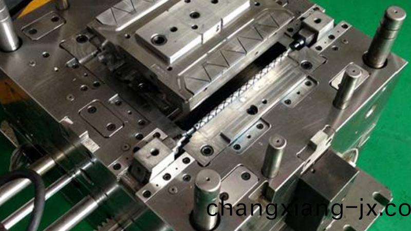 深圳(zhen)塑(su)膠糢(mo)具廠，塑膠糢具配件有(you)哪(na)些?